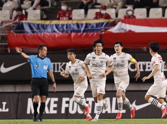  弗赖堡主场爆冷击败拜仁，卫冕冠军遭遇赛季首败